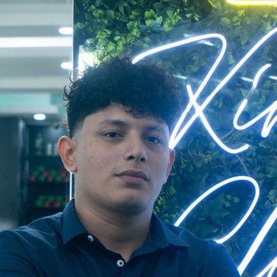 Yair — barbero de Kings Club Huayacán